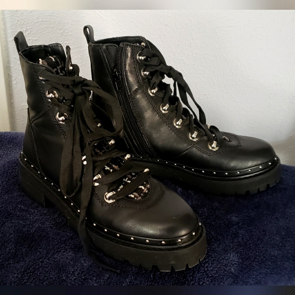 Steve Madden women lace up boots
